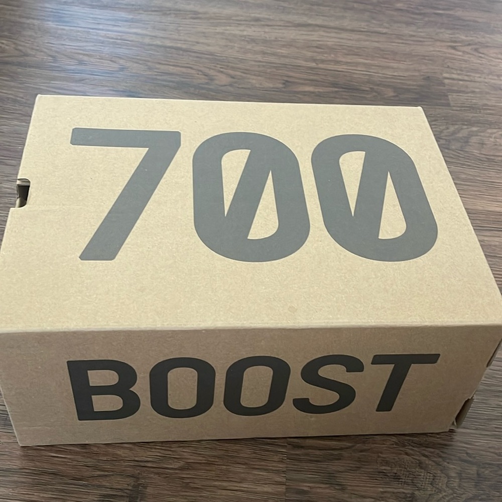 Yeezy 700 boost